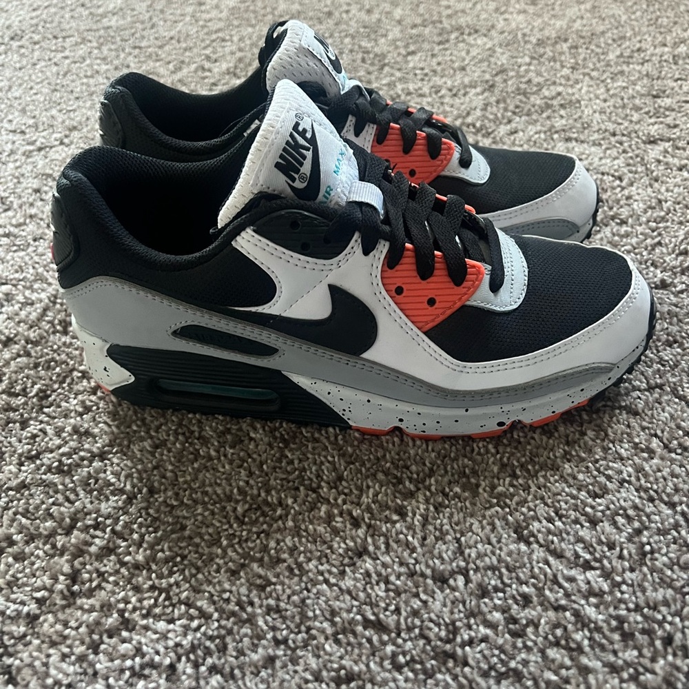 Nike Air Max 90  Black and White Sneakers with Air Max Cushioning
